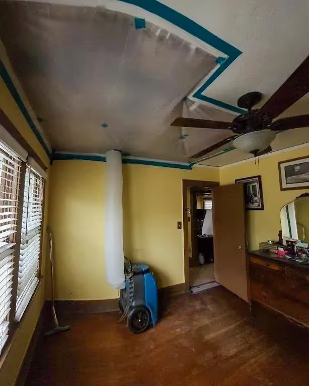 Containment & dehumidification